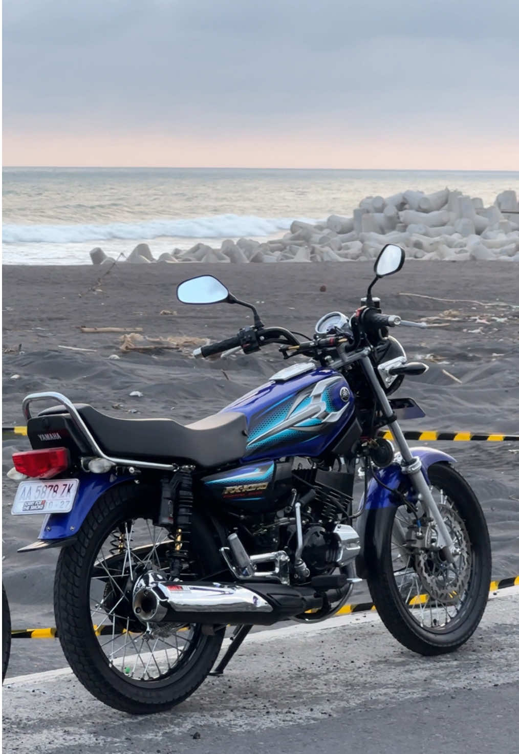 Pandanganmu terlalu biru 💙  #rxking #rxkingindonesia #rxkingnusantara #rxkingperedam #fyppppppppppppppppppppppppppppppppppp 