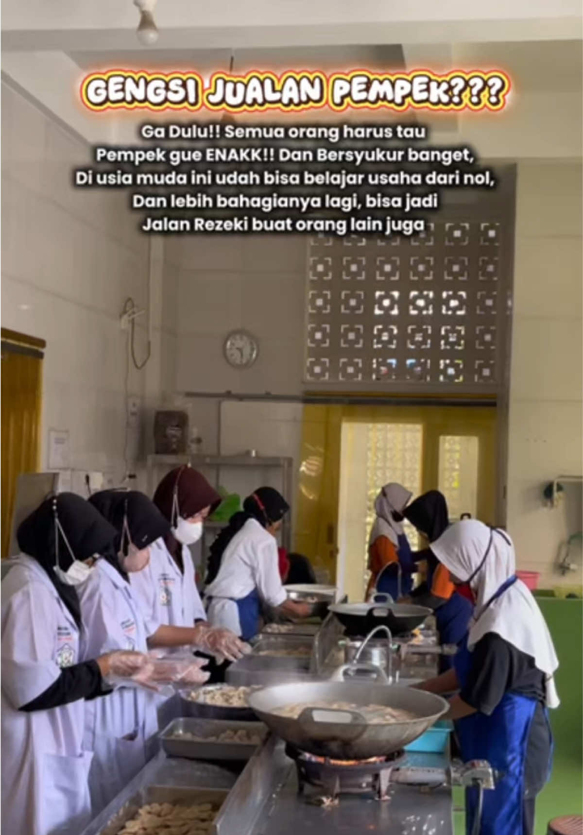 Setiap pesanan Pempek Minie bukan cuma bantu UMKM,tapi juga bantu senyum banyak karyawan dibalik dapur kami. Terimakasih sudah jadi bagian dari rezeki kami🙏🏻🥰🥰 #fyp #viral #pempek #MinieFood #fypシ 