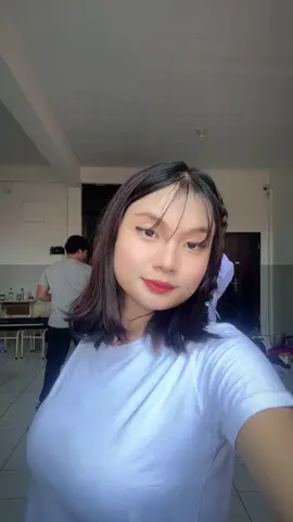 yg belakang napa sibuk bgt😭😂
