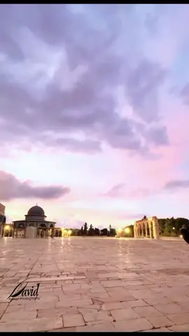 ✨ لحظات الفجر الأولى تشرق على قبة الصخرة في القدس ✨ ✨ لحظات الفجر الأولى تشرق على قبة الصخرة في القدس ✨ #القدس #قبة_الصخرة #فلسطين #فجر #روحانية