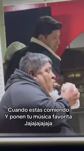 CUANDO PONEN TU MÚSICA FAVORITA EN PLENA CENA 😂 #jaja #jajaja #humor #risa #vi  