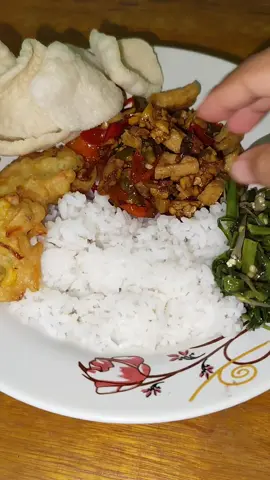 Menu pelengkap (kerupuk) 😋 #masakanrumahan  #makan  #foryoupage 
