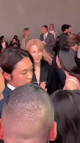 another angle kamera saat Jimin ngobrol dengan Ling-Ling Kwong... asik banget keknya ceritanya🥴#Jimin #bts #fyp 