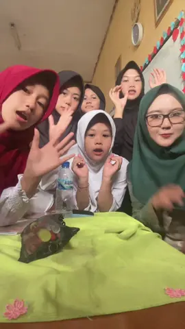 Bersama teman sebaya😋