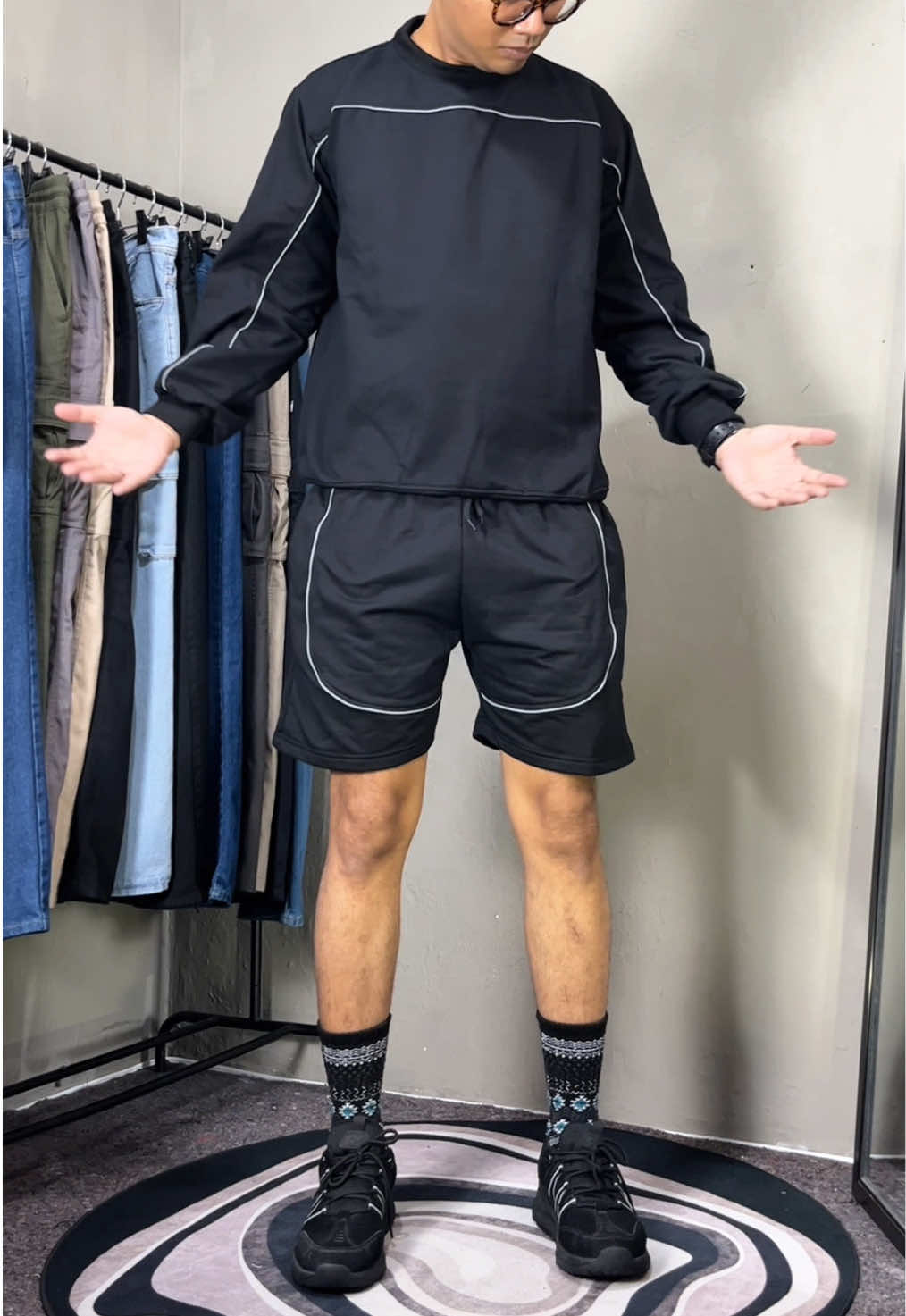One Set Crewneck & Shortpant Reflektif Keren 🔥 #setelan #oneset #reflektif #skenaoutfit #outfitideas 