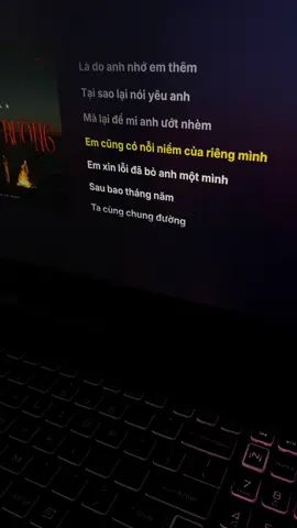 Em xin lỗi đã bỏ anh một mình… #khongbuong##nhachaymoingay#chamvaotim#lyrics 