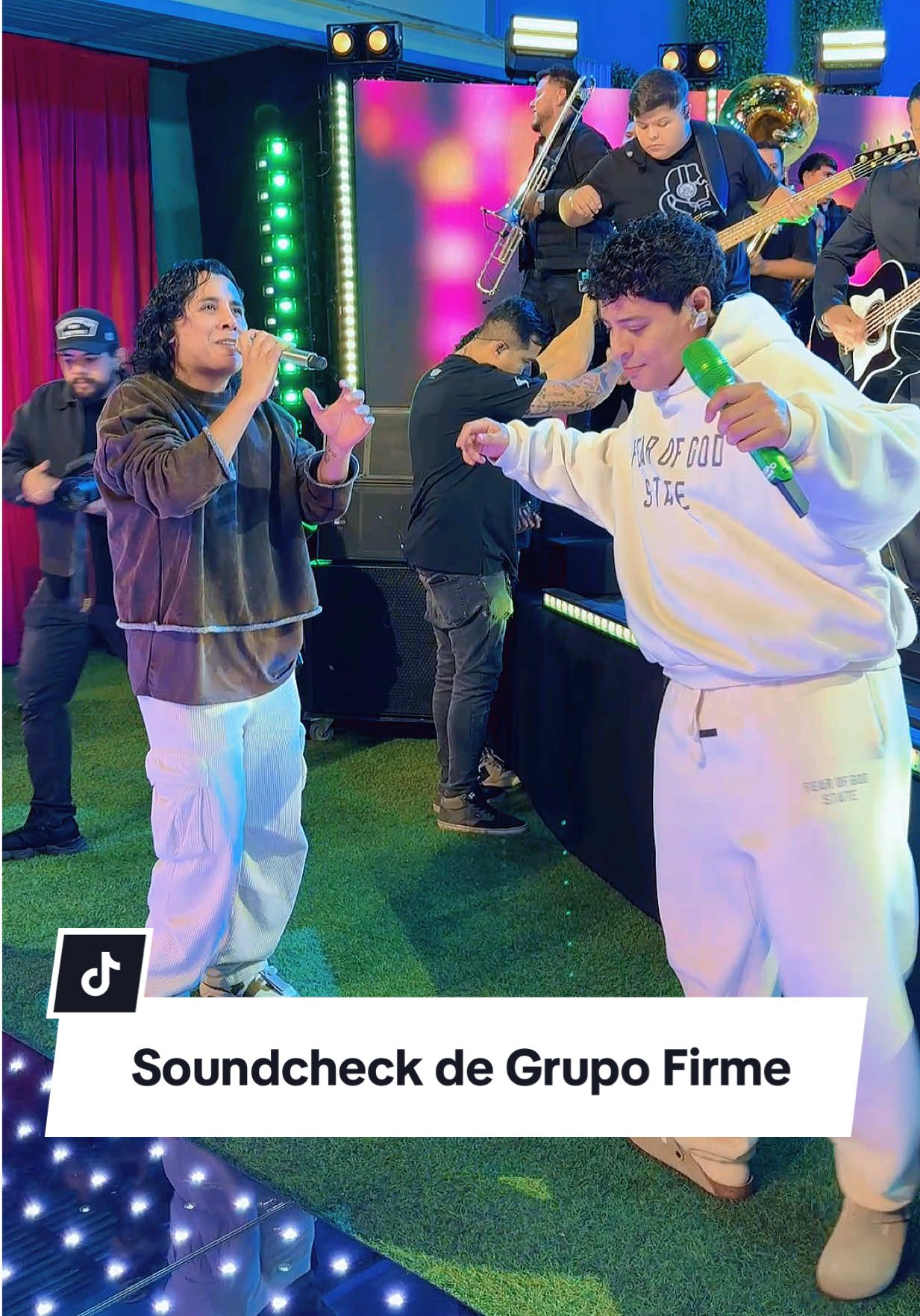 @Grupo Firme está en La Casa 🙌😎 SUSCRÍBETE AHORA a #ViX y disfruta sin interrupciones el 24/7🔥 #Original #Ch  #LaCasaDeLosFamososMx #GrupoFirme 