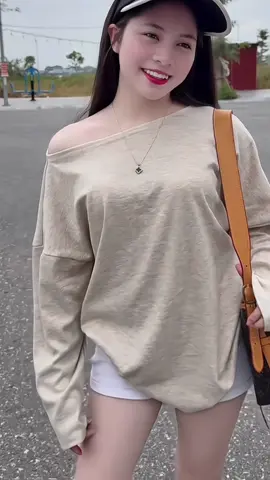 Áo lệch vai dài tay xinh nha #aothunlechvai #aothundaitaynu #thoitrangnu #xuhuongtiktok 