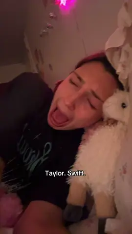I KNEW SHE WOULD EAT DOWN. #taylorswift #thelifeofashowgirl #swiftie 