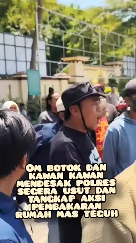 polres kui mboh piye jalor pikire Lorr.. mas tegoh di royok nek ngarem motone Yo meneng wae.. omahe om tegoh arep di obong.. kok Yo Jeh Leda lede... #fyp #trending #pativiral #jangkauan 