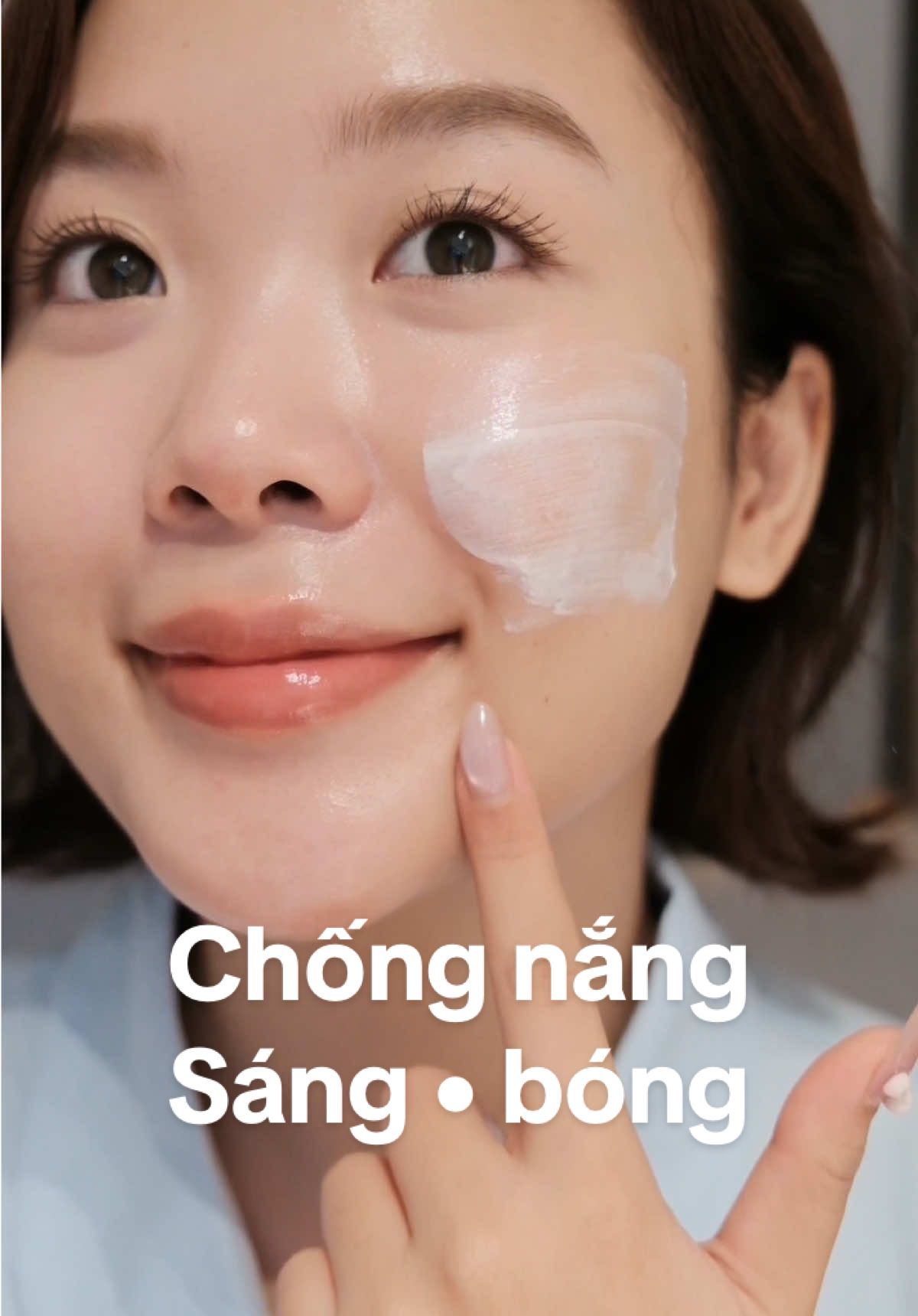 Làm sáng da bằng bột ngọc trai nên da chúng mình sẽ như có tấm hắt sáng gương mặt cả buổi á. Nâng tông tinh tế mà bảo vệ da siu chắc chắn. Iu nha #phgkin  #Biore #BioreUVAquarich #chongnangnhat #3BrothersMedia