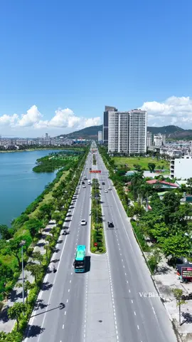 Cửa ngõ khu du lịch Bãi Cháy, đường phố như Trời Âu.