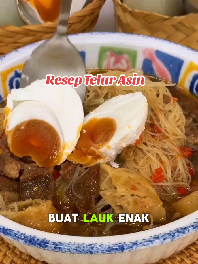 Kali ini resep telur asin bikin di rumah 😍, selamat mencoba #telurasin #resepsimple #masakansimple #kuliner #cemilan 