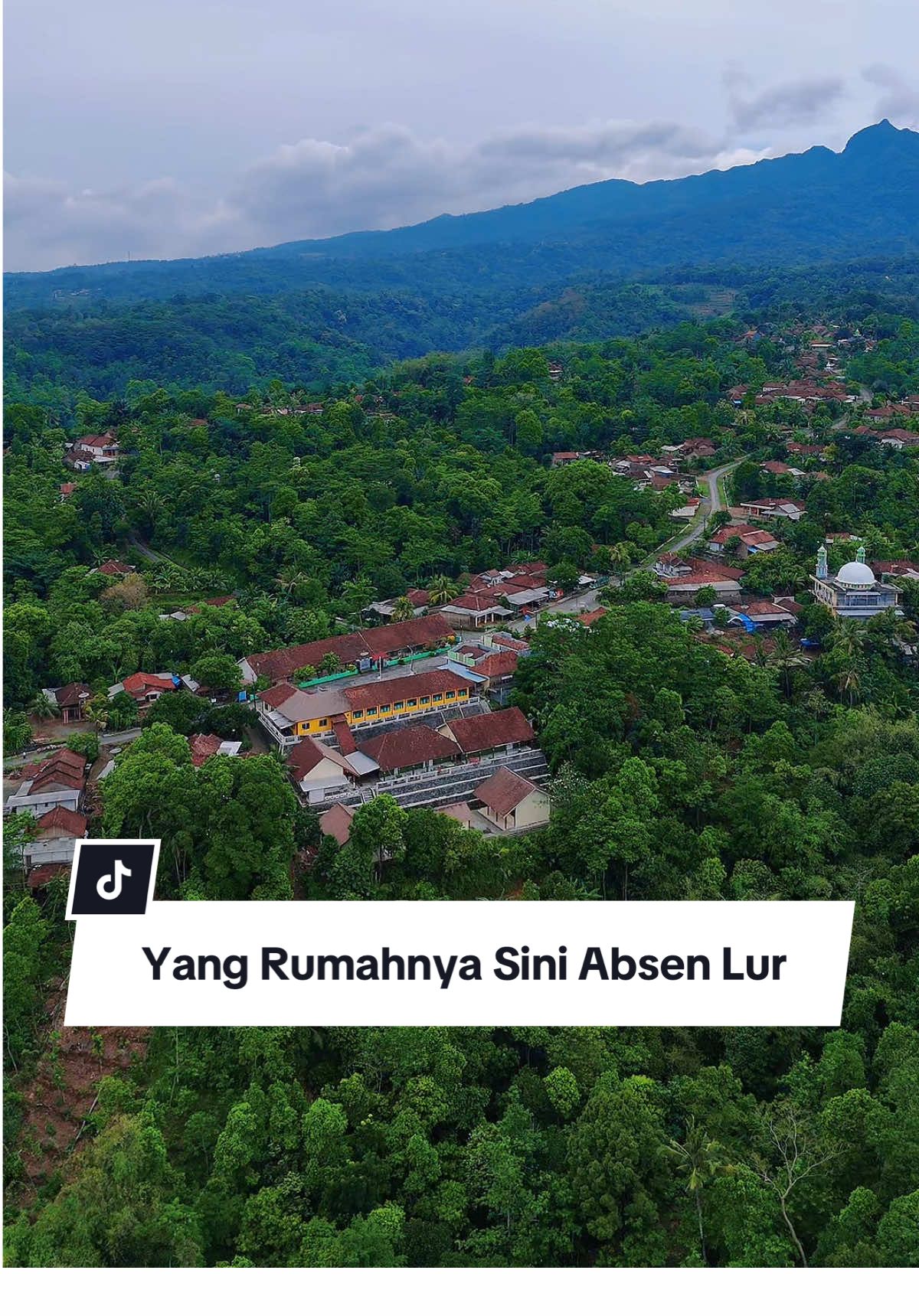 Yang rumahnya sini absen dulu lurrr!!! Next Desa Mana yang mau di Drone dari atas.. tulis kolom komentar Bolo!!! #dronejepara #dolanjepara #jeparahits #jepara24jam #fyp 