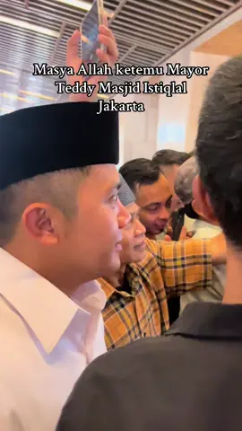 Masya Allah Mayor Teddy sholat Jumat di Masjid Istiqlal Jakarta#mayorteddy #mayorteddyajudanprabowo #fyp 
