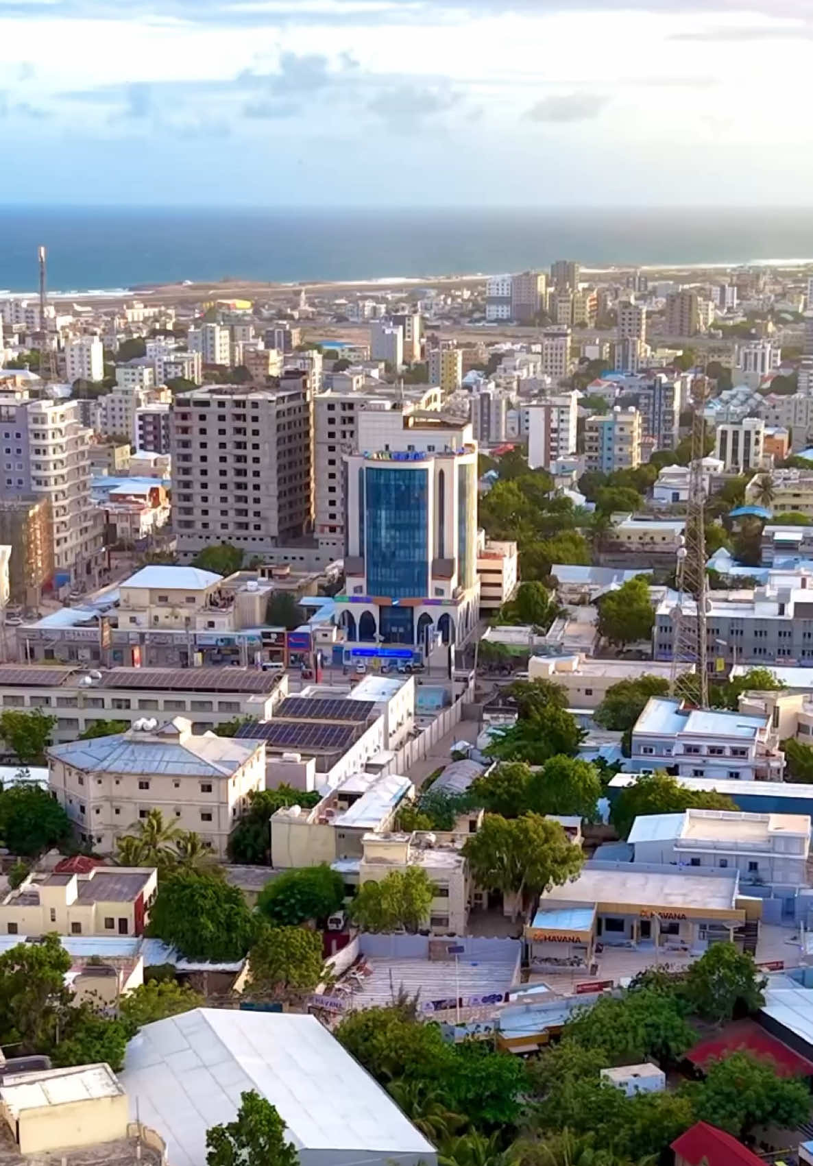 Warbixin aan si wadajir ah u diyaarinay, aniga & Wariye weyn Al Jazeera, Samiir Nimri ayaan ku soo bandhignay bilicda iyo horumarka magaalada caasimadda ah ee Mogadishu. #HiddenBeauty #Mogadishu #somalitiktok #cmc  سمير_النمري# #somalia @Macruuf Xaaji 
