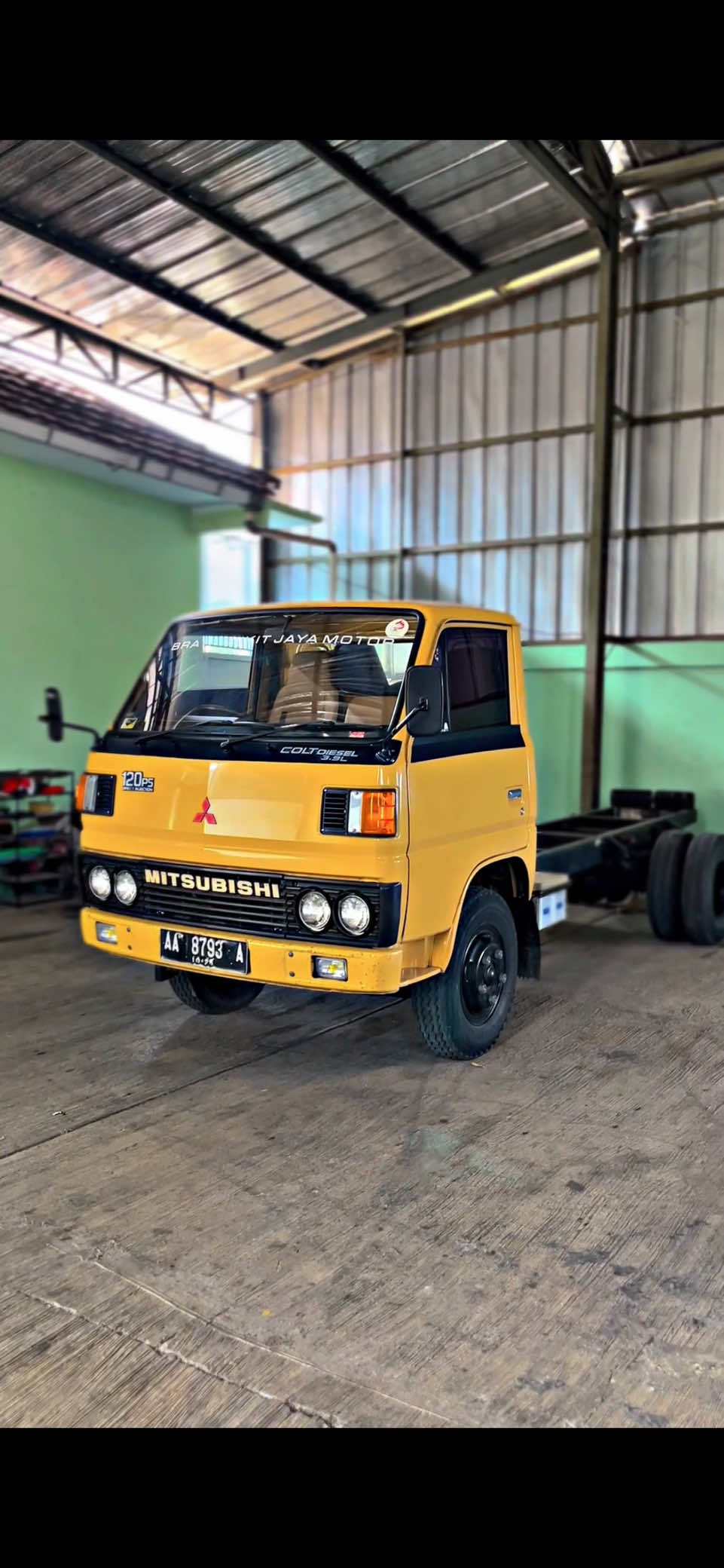 Membalas @Ali Ragel Sungkem sam🙏🏻🙏🏻🙏🏻  #bukitjayamotor #truckmalang #truckindonesia #umplung_mania #umplungmenolakpunah 