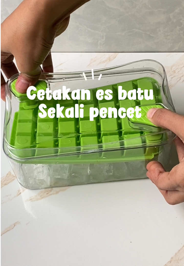 Baru tau ada alat se praktis ini 😍 #cetakanes #cetakanesbatu #esbatu #esbatukristal #praktis #bismillahfyp 