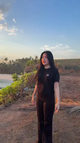 POV : liat pesona nyong NTT + sunset 🫠 
