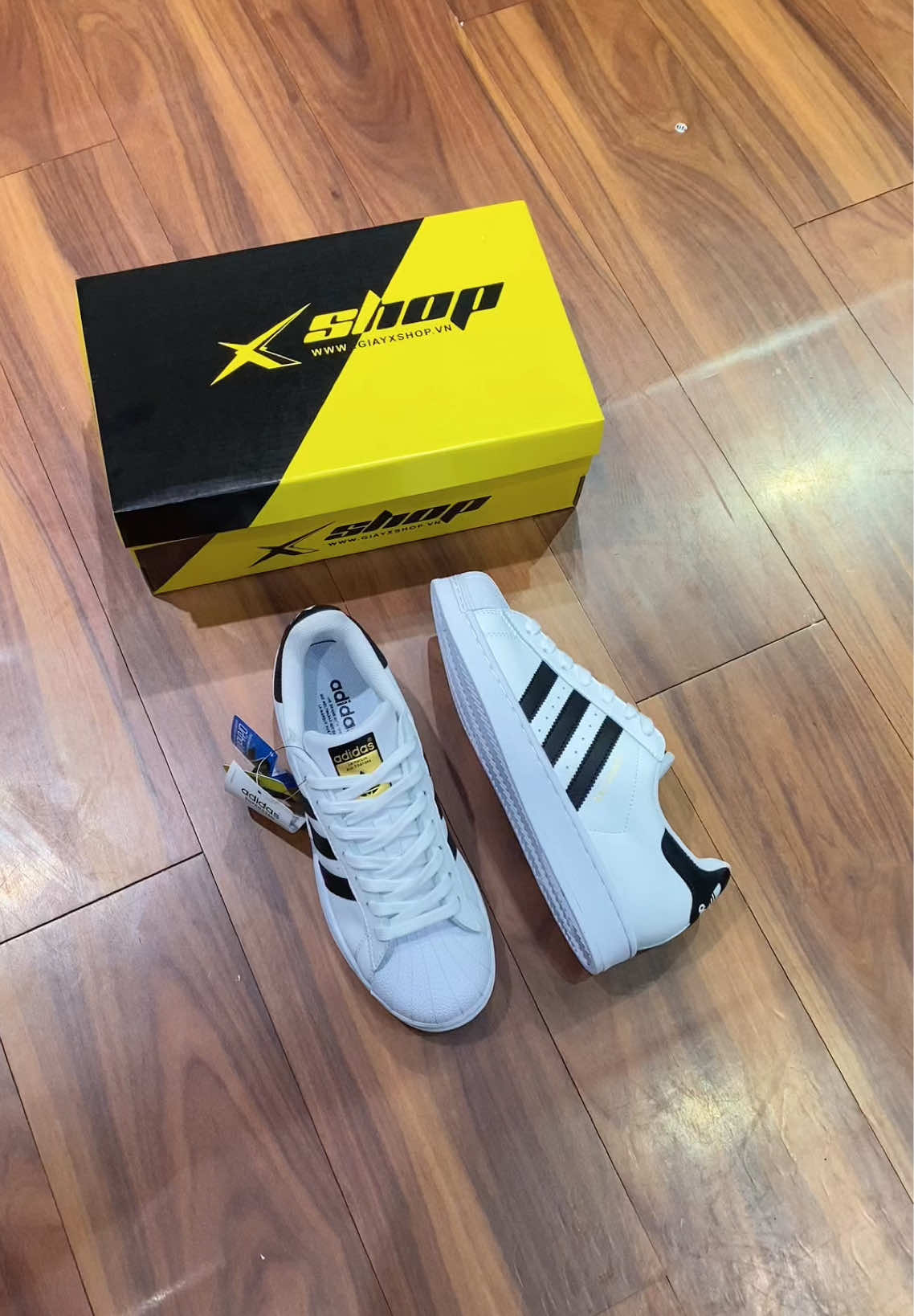 Lên chân bao đẹp. #adidassuperstar #sneakers #giaynamnu #xuhuong #xshopnew 
