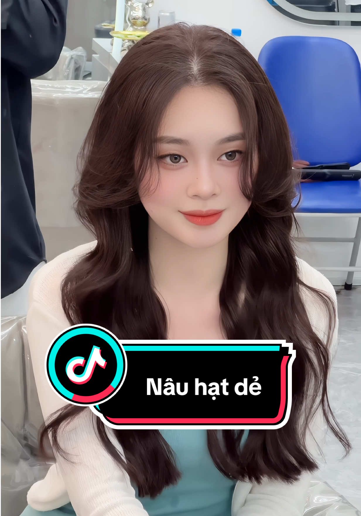 Màu nâu hạt dẻ tone màu quốc dân của chị em, lâu phai màu dễ chăm #queenhairsalon #queenhairsalonquan7 #queenhairsalonq9 #xuhuongtiktok 