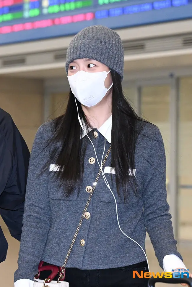 JISOO has safely landed in Korea. #jisoo #jisoo🌹 #jichu🐰🌹 #dior #jisooxdiorss26 #diorss26 