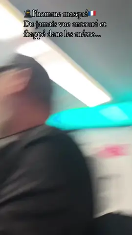 #tiktoklive #livehighlights  hier soir à république à Paris les CRS on nasser et pousser les gens dans les métro et à l’intérieur on ces fait entouré et frapper alors qu’il n’y avait aucun danger aucune violence de la part des manifestants bienvenue en démocratie… a partager en masse 