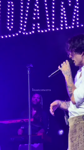 I love his laugh🥹 #damianodavid #xybca #viralvideos #damianodavidtour #damianodavidmaneskin @Damiano David 