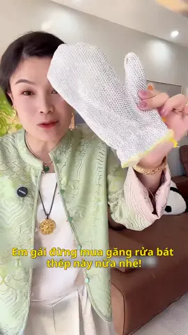 Găng tay rửa chén bằng dây thép cuối cùng cũng được phát hành với phiên bản dài hơn và dày hơn. Mùa đông này, chải nồi và rửa bát sẽ không còn bị đóng băng tay của bạn nữa. Nó sẽ không bị bẩn hoặc làm tổn thương tay bạn. Nó rất tiện lợi.