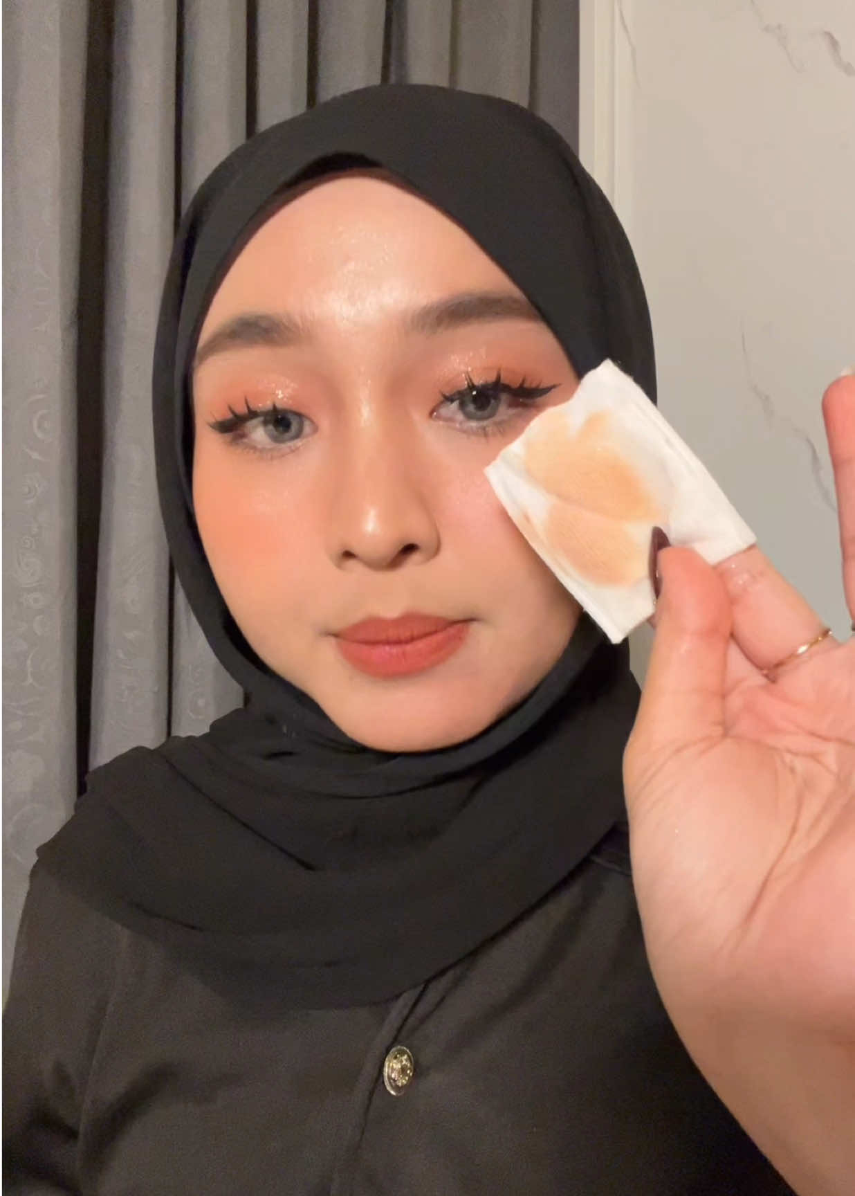 Kata gue mahhh beli 2 deh lu padaaaa biar satu lg buat stok 😂🤣  #removermakeup #penghapusmakeup #micellarwater #micellarwaterviral #makemefamous 