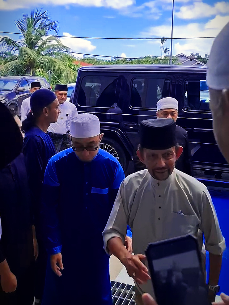 brunei  king🤴🤴#🇧🇳🇧🇩 #fentysuperbrandday #আনফিজমাইএকাউন্ট #bangladesh #videoviral #জুম্মা মোবারক 