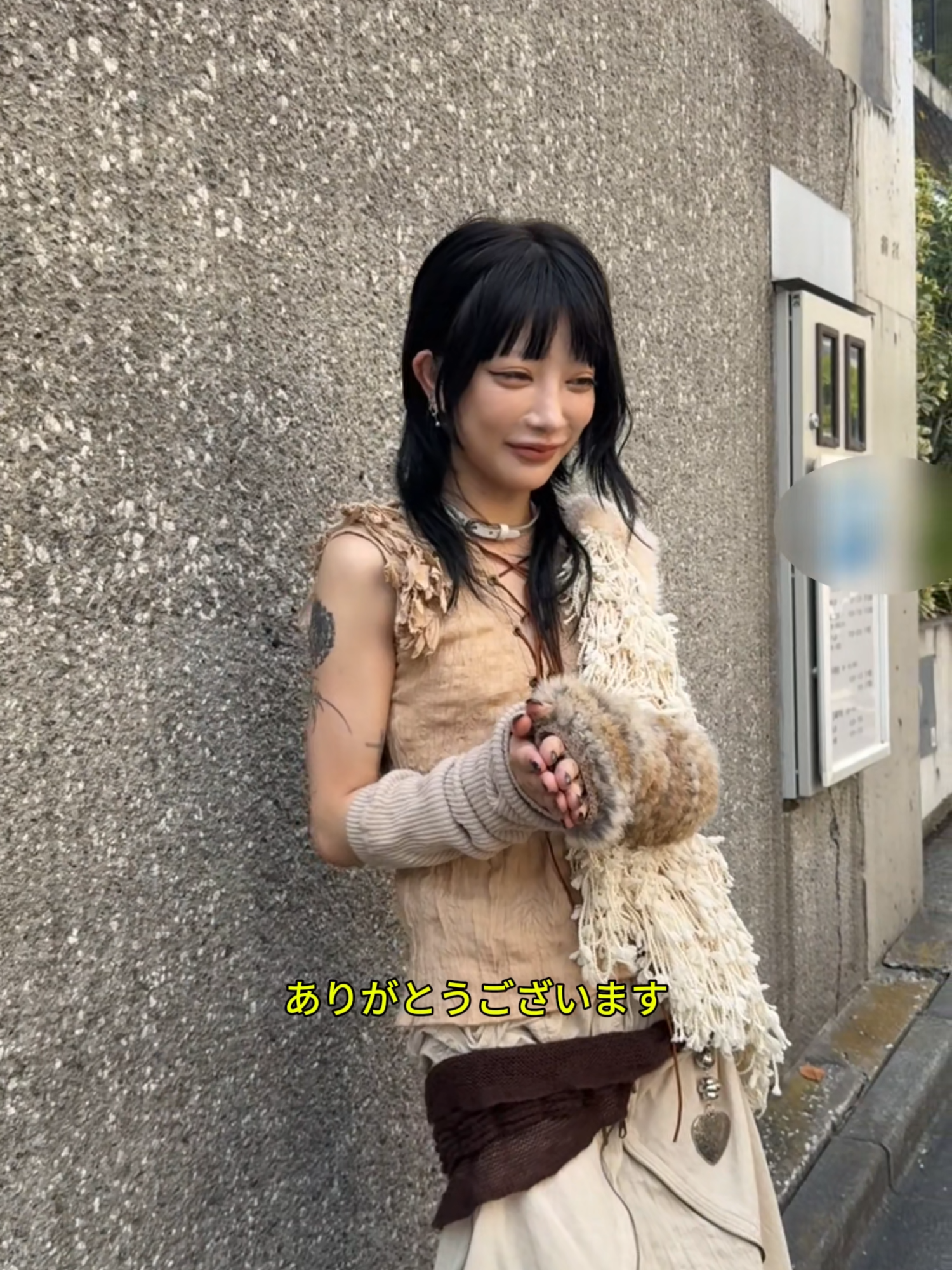 かてぃ／アーティスト 10 月 10 日生まれ。神奈川県出身。ガールズロックバンド・Haze のヴォーカル、ギターリストと悪魔のキッスのメンバー。趣味は絵を描くこと、犬の散歩をすること。 シューズ／#UGGJapan @pantycaty @uggjapan@ugg  #droptokyo #streetsnap #ストリートスナップ #アグ #UGGブーツ #pr