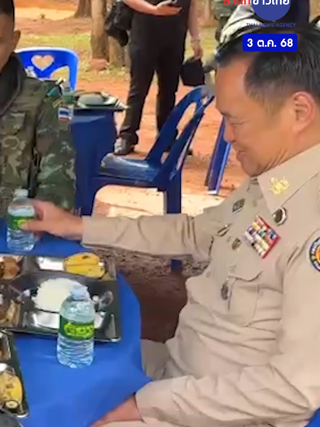 “นายกฯ อนุทิน” ล้อมวงทหารกินมื้อเที่ยงถาดหลุม หลังตรวจเยี่ยมฐานสามเหลี่ยมพนมดงรัก จ.สุรินทร์