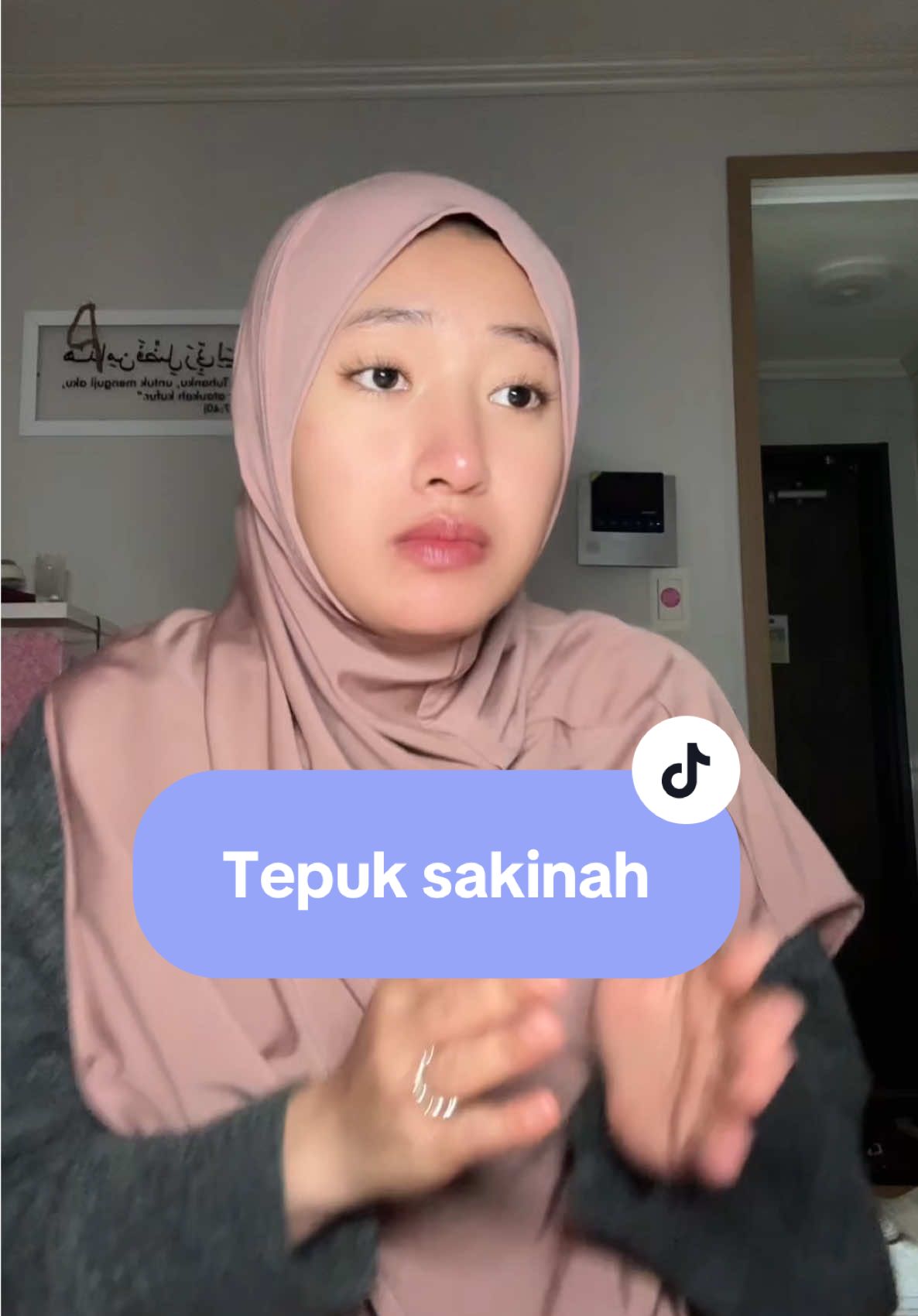 MENIKAH ITU MUDAH, yang sulit adalah MEMPERTAHANKANNYA! NIKAH itu IBADAH SEUMUR HIDUP! Jadi ada BANYAK yang harus di persiapkan dari masing masing calon. Seharusnya KUA bertanggung jawab untuk screening PERNIKAHAN! Untuk menekan angka PERCERAIAN itu harus sejalan dengan MENGATUR PERNIKAHAN! Nikah isinya gacuma SENANG SENANG, ada tangis dan keringat yang bercucuran. Jadi harusnya di peringatkan di awal kalau menikah itu adalah perjuangan menyatukan 2 insan. Bukan dengan “yel yel” cengar cengir saat akad!!! Udah tau gen Z aware soal mental illness yang di turunkan dari orang tuanya, sigap dong harusnya memfasilitasi TEST KEJIWAAN DAN KEPRIBADIAN. Jadi tau calon pasangan bisa di lanjutkan ke jenjang pernikahan atau perbaiki kesehatan mental dulu ATAU TIDAK DI IZINKAN MENIKAH. MENGHINDARI 10RIBU DI TANGAN ISTRI YANG TEPAT TAPI LAKINYA NYEBAT