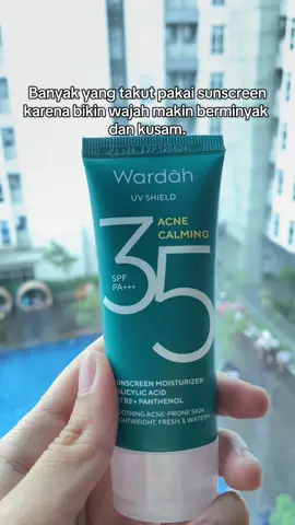 “Bye kulit kusam & jerawatan! ✨ Sunscreen Wardah UV Shield Acne Calming bener-bener ringan, no greasy, no breakout! 💙” #WardahUVShield #SunscreenHarian #promoguncang1010 #gajiansale #FYP 