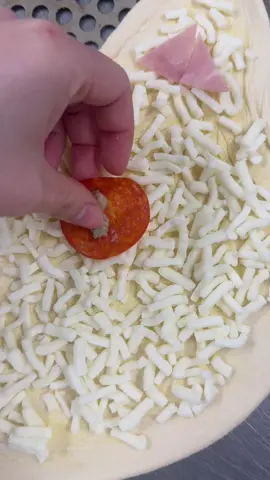 猫の呼吸弐ノ型 ネコピザパンチ🍕#ドミノピザ #pizza 