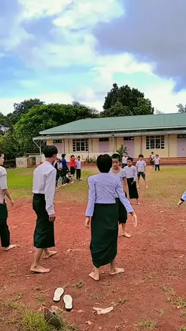 #ကလေးတေနဲ့🤣🤣🤣 #ထုပ်ဆီးထိုးပြိုင်ပွဲ 😍#မြင်ပါများပီးချစ်ကျွမ်းဝင်အောင်လို့🤒🖤 