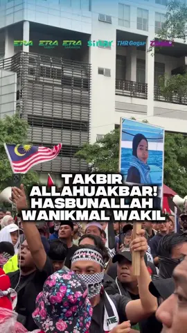 Walaupun hujan membasahi bumi, wajah-wajah ini tetap hadir di Perhimpunan Sumud Flotilla petang tadi. “Cukuplah Allah menjadi penolong kami, dan Dia adalan sebaik-baik pelindung”. 📸: @SINAR  #GlobalSumudFlotilla #GempakKongsi  