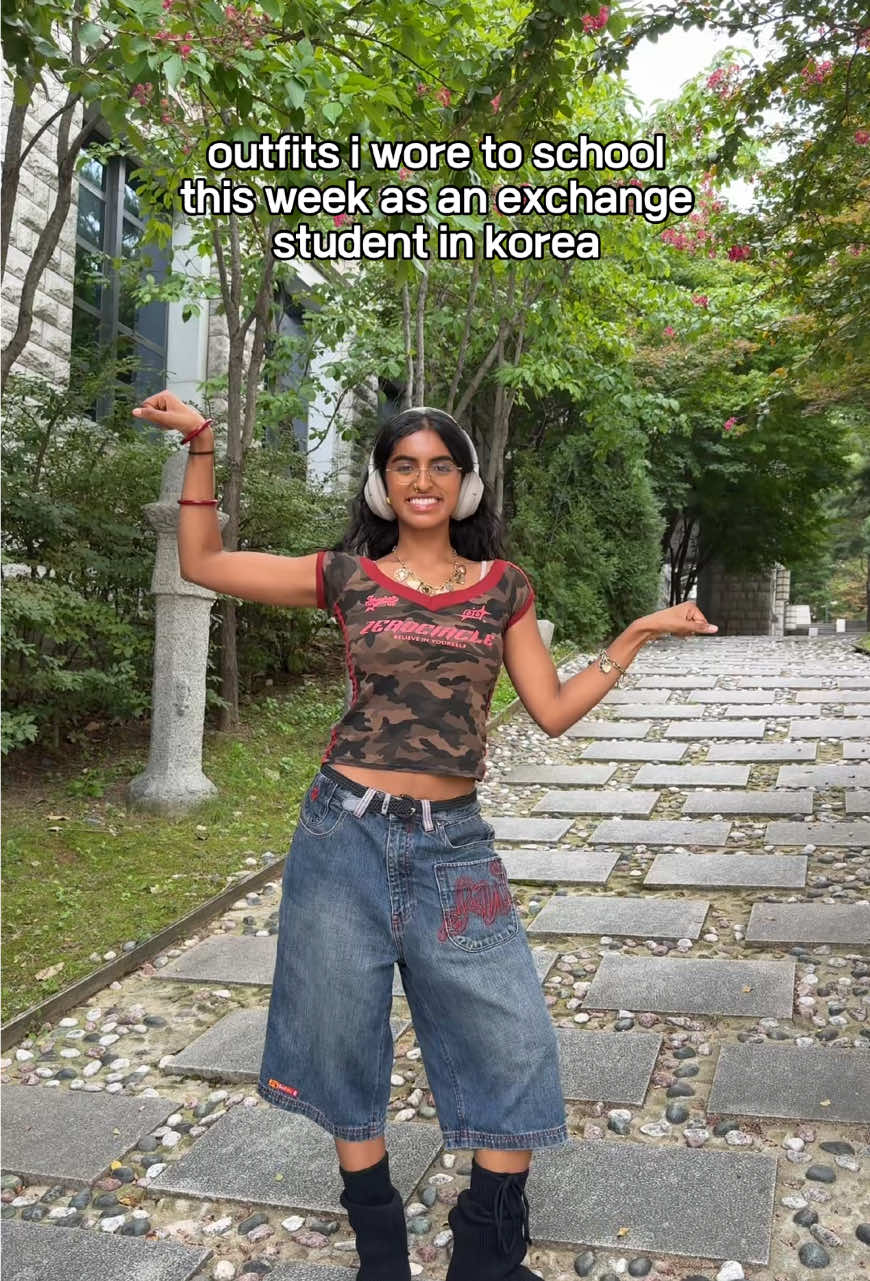 finally back at it #OutfitsOfTheWeek #collegeoutfits #koreauniversity #exchangestudent #heyimhershy 