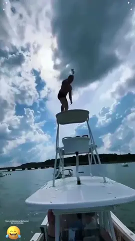 Fail to fall into the water #satisfying #funnyvideos #funny #fail #fyp #foryou 