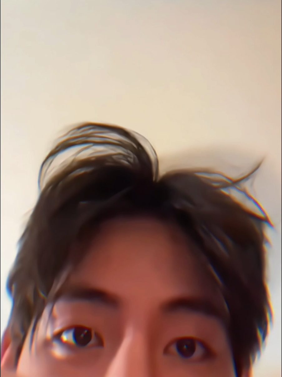on kamera cuman buat nunjukin kiloannya wkwk berhasil diet katanya dia 😅 #taehyung 