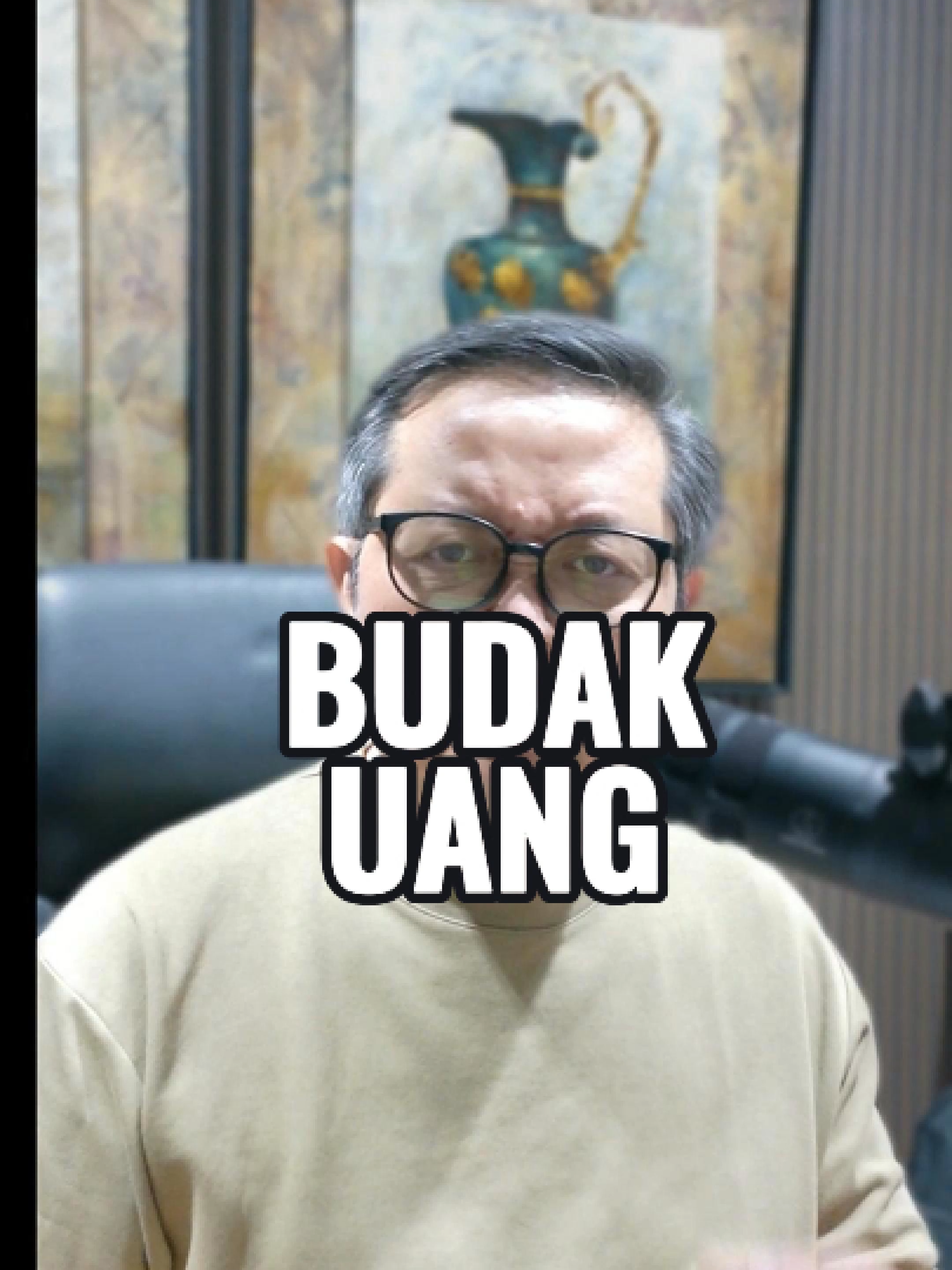 BUDAK UANG Pernahkah kamu jadi budak uang tanpa sadar? Aku pernah… meski rajin ke gereja, melayani, tetap saja hatiku terikat pada uang. Aku pikir kalau punya lebih banyak, hidup akan lebih tenang. Nyatanya, makin aku kejar… makin kosong rasanya. Hari ini aku belajar… uang itu cuma alat. Tapi ketika uang naik takhta, dia jadi tuan yang memperbudak kita. Aku nggak mau lagi jadi budak uang. Aku mau tetap jadi anak Allah, dan pakai uang hanya untuk memuliakan Dia.   Kalau kamu juga nggak mau jadi budak uang, tulis di komentar:  Aku bukan budak uang, aku anak Allah. #motivasikristen #uang #budak #cintauang #tamak #renungankristen