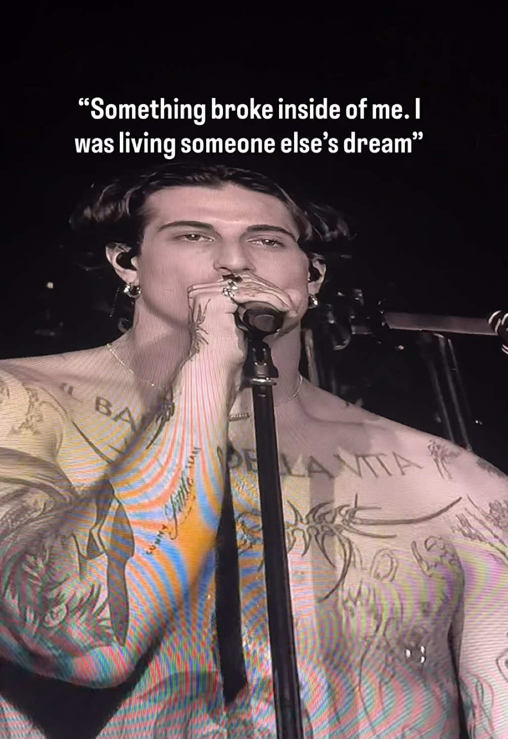 And he still said ,,I am in a band”.😭🥹 @Damiano David Rockstar!!😭😭🩷 #damiano #damianodavid #viral #viralvideo #maneskin 