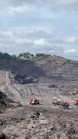 Kepiting Rebus #heavyequipment #hitachi #coalmining #operatoralatberat #tambangbatubara 