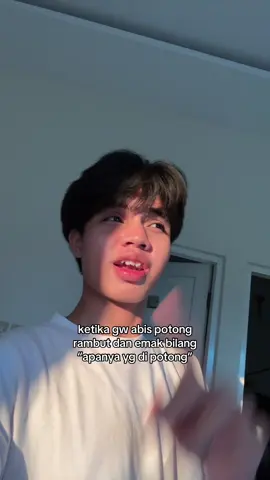 ngerasa ganteng karena tanda kalo potongan rambutnya bagus 🗿