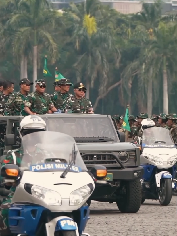 Gladi HUT TNI KE-80 yang digelar di Monas.Kepala Pusat Penerangan (Kapuspen) TNI Freddy Ardianszah mengungkapkan semua tahapan berjalan sesuai rencana, mulai dari tahapan persiapan,acara pokok, hingga defile pasukan dan demonstrasi prajurit. Upacara HUT TNI KE-80 akan dipimpin langsung oleh presiden Prabowo Subianto sebagai inspektur upacara didampingi panglima TNI Jenderal Agus Subiyanto, Menteri pertahanan Sjafrie Sjamsoeddin, Wakil Panglima TNI, serta kepala staf angkatan.. #tentara #tni #prabowosubianto #huttni #prabowosubianto