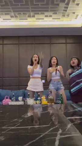 Seru ye nyanyi bareng Karen #fyp #trending #braver #bravy #erikacarlina 