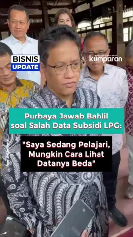 Menteri Keuangan Purbaya Yudhi Sadewa merespons pernyataan Menteri ESDM Bahlil Lahadalia soal Menkeu salah data subsidi LPG. Purbaya sebelumnya menyebut harga keekonomian LPG 3 kg berada di Rp 42.750 per tabung, tetapi masyarakat hanya membayar Rp 12.750. Sehingga pemerintah harus menanggung subsidi Rp 30.000 per tabung. Bahlil menilai Purbaya kemungkinan keliru dalam membaca data terkait subsidi tersebut. “Itu mungkin Menkeu-nya salah baca data itu. Ya mungkin (Purbaya) butuh penyesuaian, belum dikasih masukan oleh Dirjennya dengan baik atau oleh timnya,” kata Bahlil saat ditemui di Kantor BPH Migas, Jakarta Selatan, dikutip Jumat (3/10). 📸: Dok. Istimewa. Follow WhatsApp Channel kumparan untuk dapat Informasi terpercaya dikirim langsung ke WhatsApp kamu. Ketik kum.pr/WAchannel di browser kamu sekarang, agar bisa share informasi tanpa ragu. #bisnisupdate #update #bisnis #vidol #purbaya #menkeupurbaya #bahlil #bahlillahadalia #menteriESDM #subsidiLPG #info #beritaterkini #berita #infoterkini #bicarafaktalewatberita #kumparan