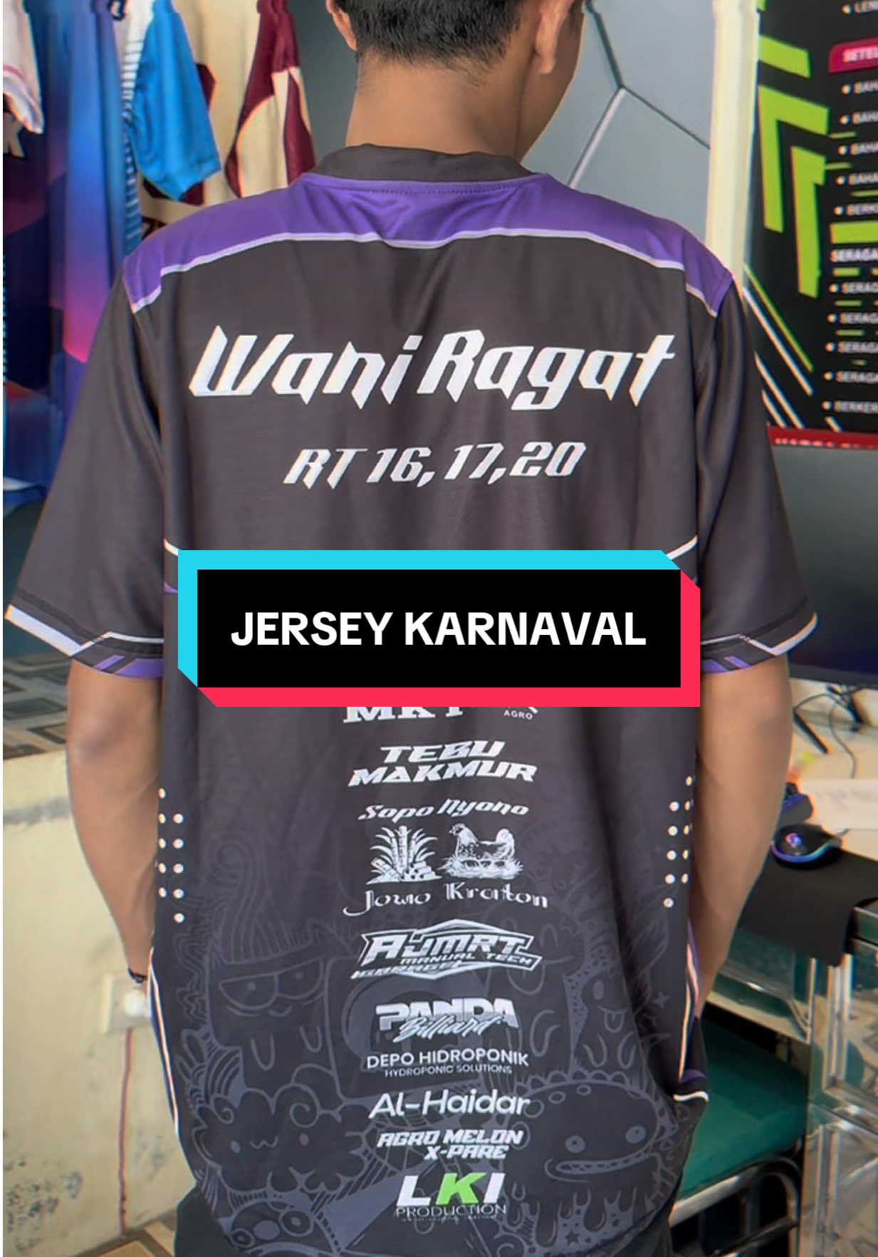 Jangan diragukan lagii kakak untuk hasillnya😍 HARGA DIJAMIN LEBIH MURAH KARENA DI PRODUKSI SENDIRI DI DMC DIGITAL PRINTING DONOMULYO Bahan original Milano, embos, spandex, waffle Free desain sampai deal (minimal pemesanan 6 kaos) ㅤㅤㅤㅤㅤㅤㅤㅤ 《 𝗠𝗢𝗥𝗘 𝗜𝗡𝗙𝗢 》 ➤ 𝗝𝗘𝗥𝗦𝗘𝗬 — +𝟲𝟮 𝟴𝟱𝟳 𝟵𝟭𝟮𝟭 𝟱𝟭𝟵𝟭 : Hubungi kami melalui nomor yang  tertera, dan kami akan dengan senang hati memproses pesanan Anda. ➤ 𝗟𝗢𝗖𝗔𝗧𝗜𝗢𝗡 — Jl. Trisula, Kalipakem, Purworejo, Kec. Donomulyo, Kabupaten Malang, Jawa Timur 65167 ➤ 𝗕𝗨𝗞𝗔 𝗦𝗘𝗧𝗜𝗔𝗣 𝗛𝗔𝗥𝗜 pk. 08.00- 17.00 WIB #fyp #jerseysatuan #karnaval #jersey #jerseyclub 