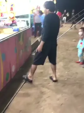 Tắt cả mọi ngừoi tránh ra cho a thể hiện..... 